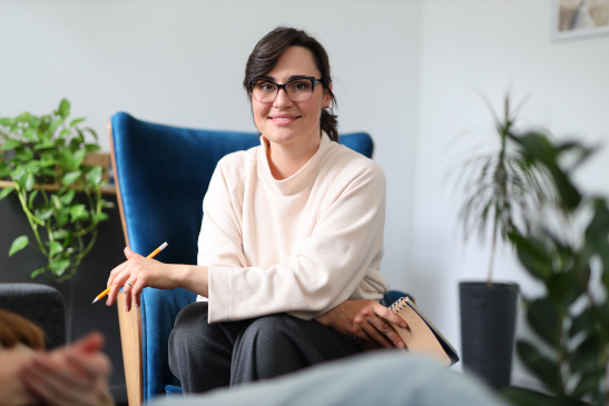 Psychologin in ihrer Praxis