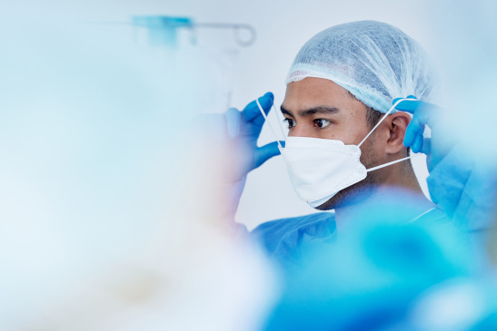 Chirurg in einem Operationsaal